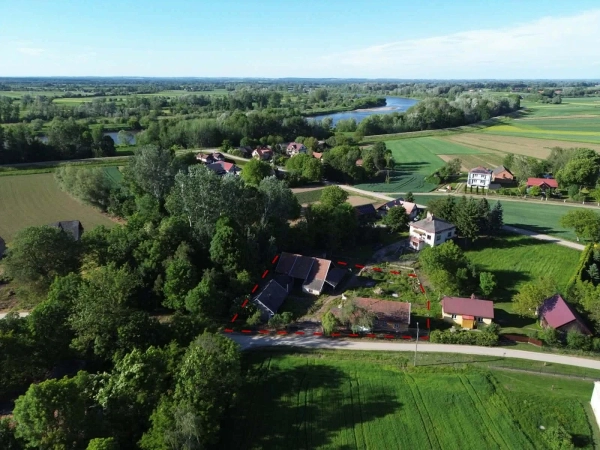 Dom w Samocicach z działka 18,49 ara