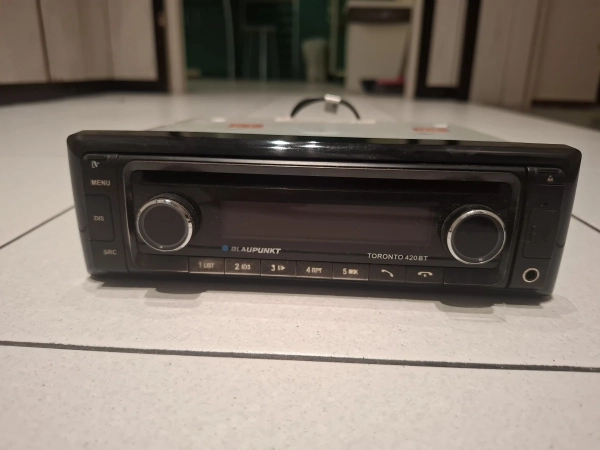 RADIO SAMOCHODOWE BLAUPUNKT Z ZESTAWEM GŁOŚNOMÓWIĄCYM