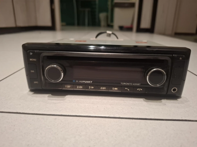 RADIO SAMOCHODOWE BLAUPUNKT Z ZESTAWEM GŁOŚNOMÓWIĄCYM