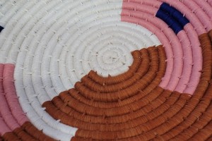 Broste Copenhagen Ręcznie robiona dekoracja ścienna Flett Ø 42 x wys. 8 cm