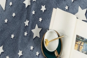 MIĘKKI KOC PLED NARZUTA NA ŁÓŻKO ŚWIECĄCY 150x180 Duży KOCYK Neon HIT