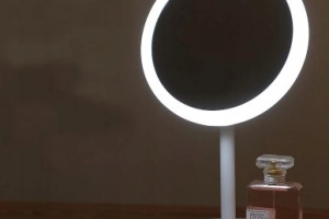 LUSTERKO KOSMETYCZNE DO MAKIJAŻU PODŚWIETLANE BIAŁE/RÓŻOWE LED