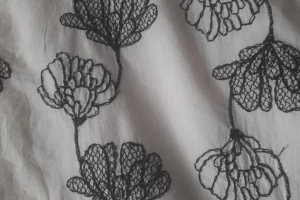 Spódnica damska krótka biała kwiaty 44 Intown