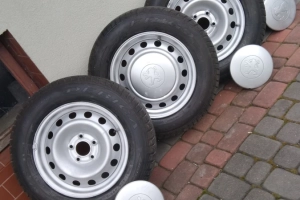 Komplet kół 205/65/15 na zdjęciach 