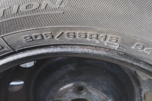 Komplet kół 205/65/15 na zdjęciach 